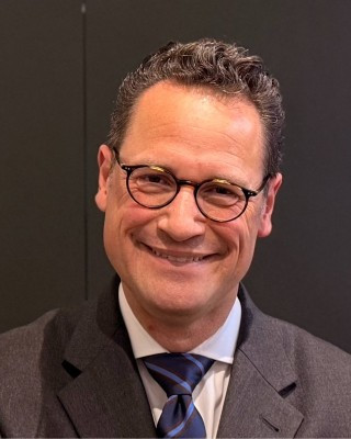 Dr. Christian  Resch